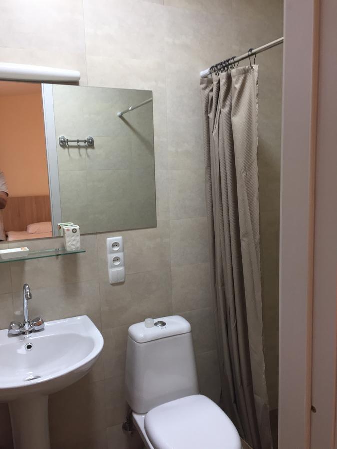 R And B Hotel Borjomi Bagian luar foto