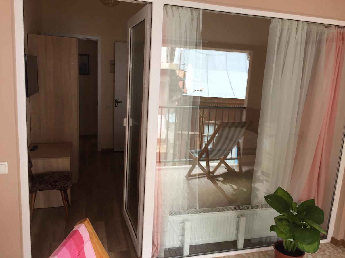 R And B Hotel Borjomi Bagian luar foto
