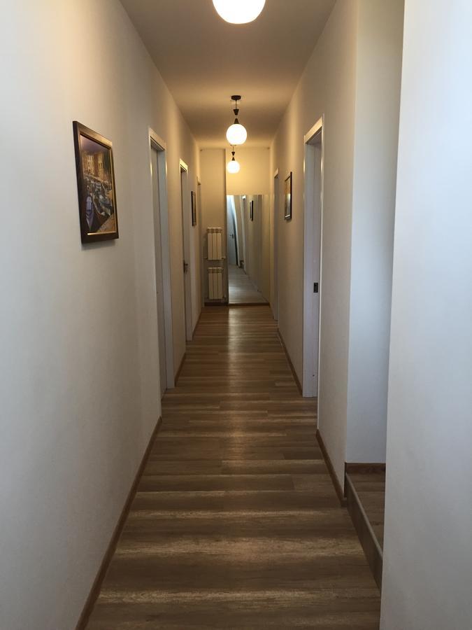 R And B Hotel Borjomi Bagian luar foto