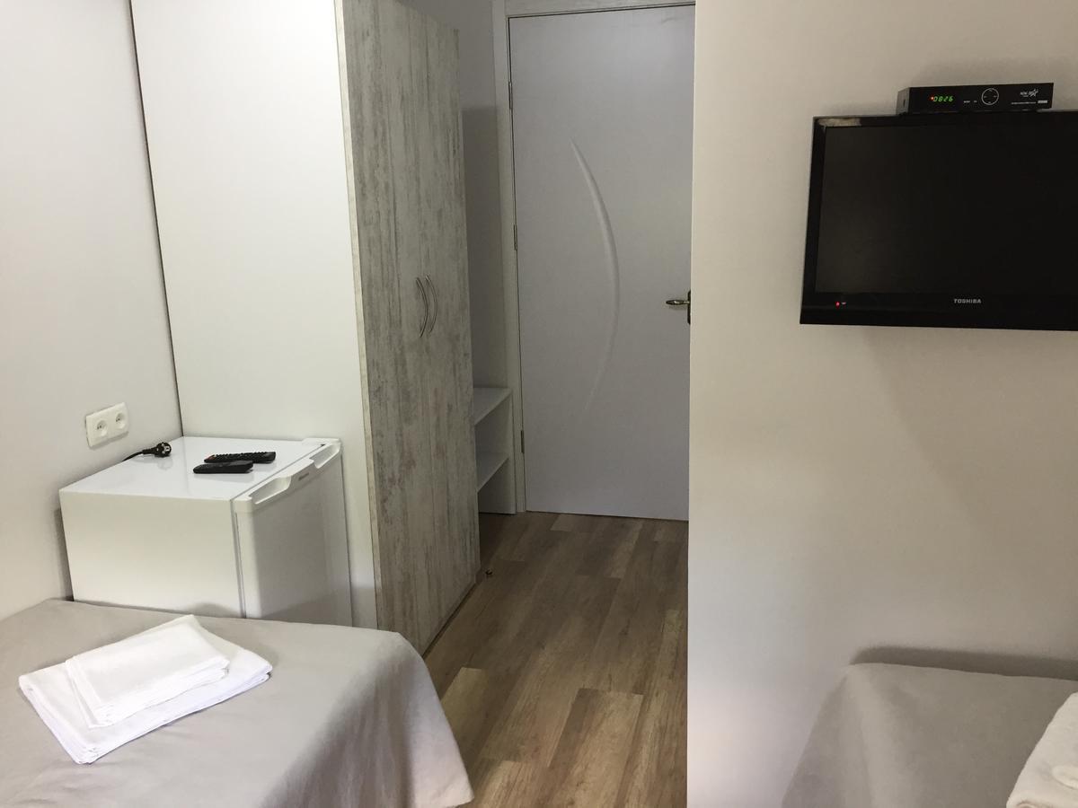 R And B Hotel Borjomi Bagian luar foto