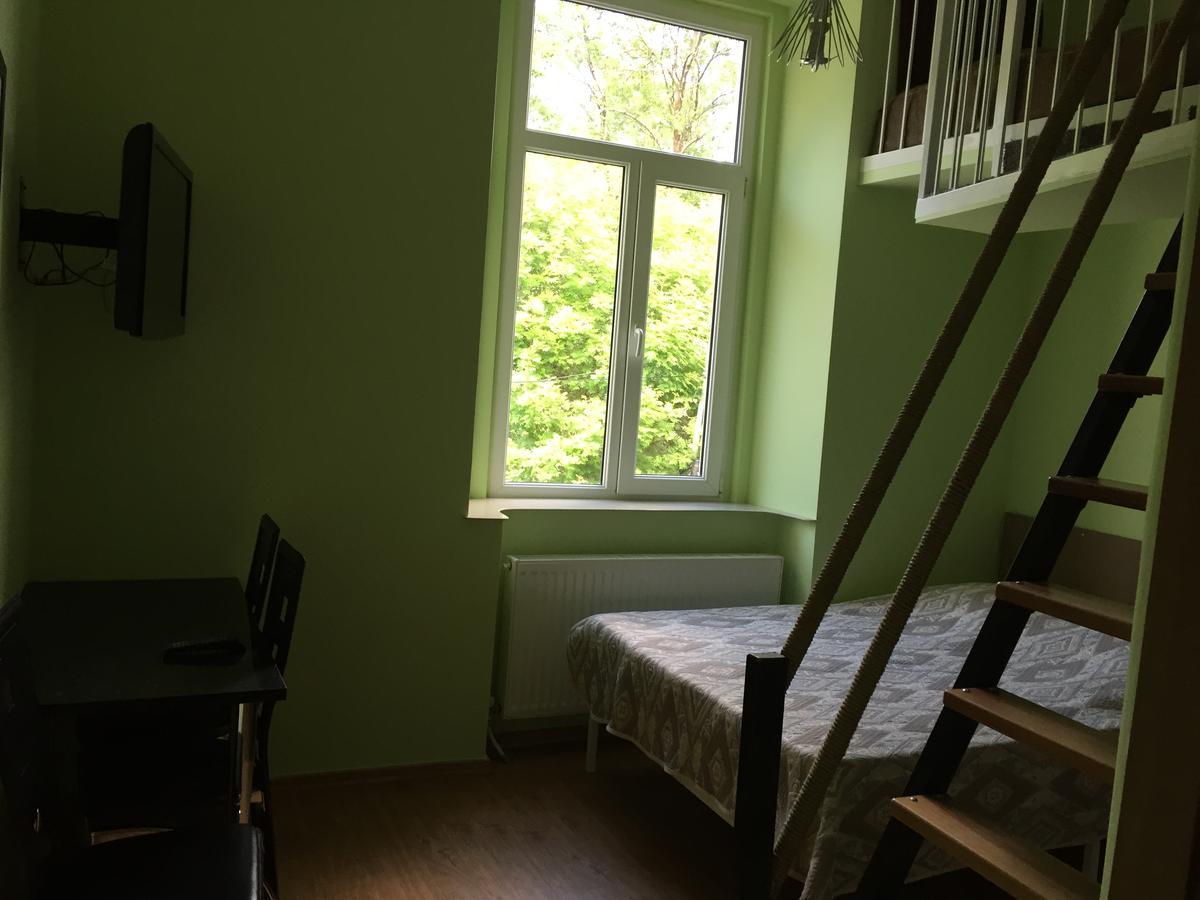 R And B Hotel Borjomi Bagian luar foto