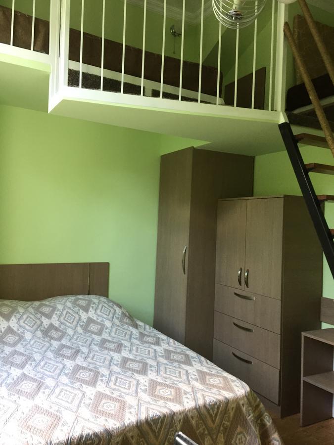 R And B Hotel Borjomi Bagian luar foto