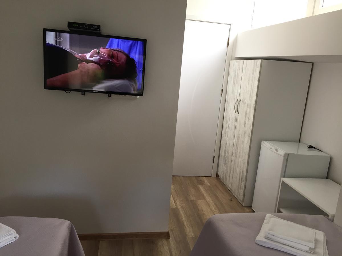 R And B Hotel Borjomi Bagian luar foto
