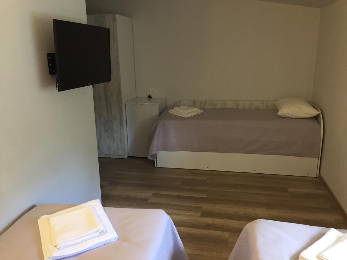 R And B Hotel Borjomi Bagian luar foto