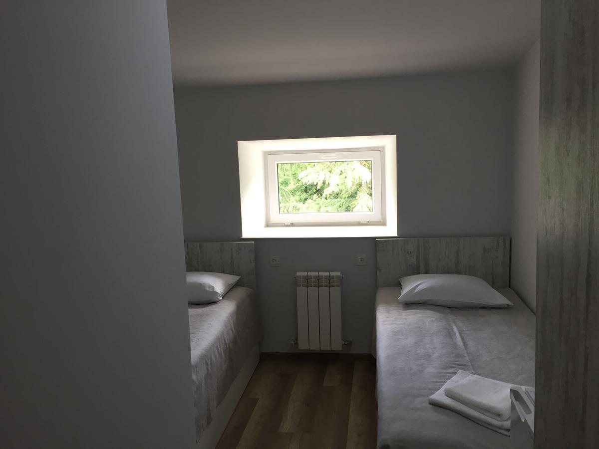 R And B Hotel Borjomi Bagian luar foto
