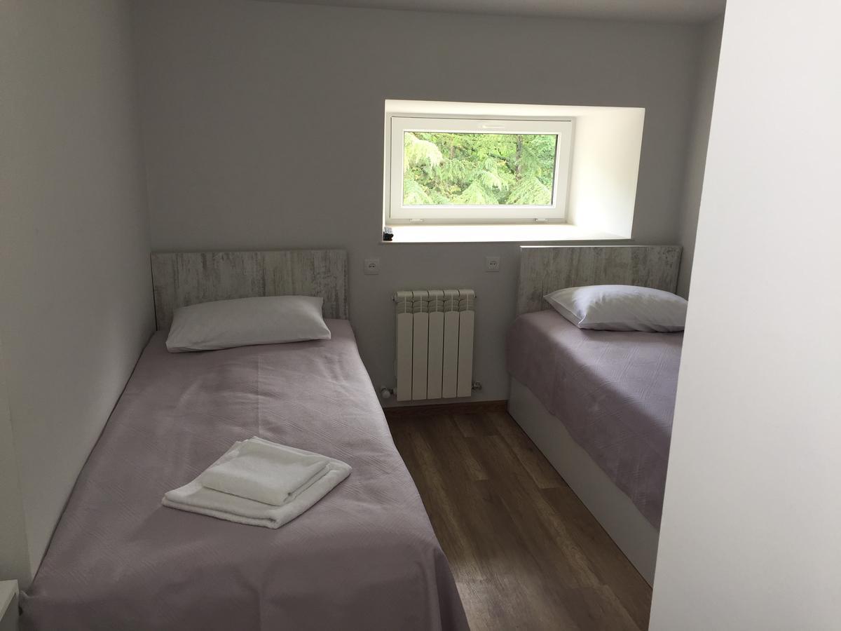 R And B Hotel Borjomi Bagian luar foto