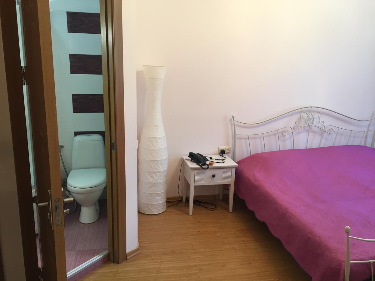 R And B Hotel Borjomi Bagian luar foto