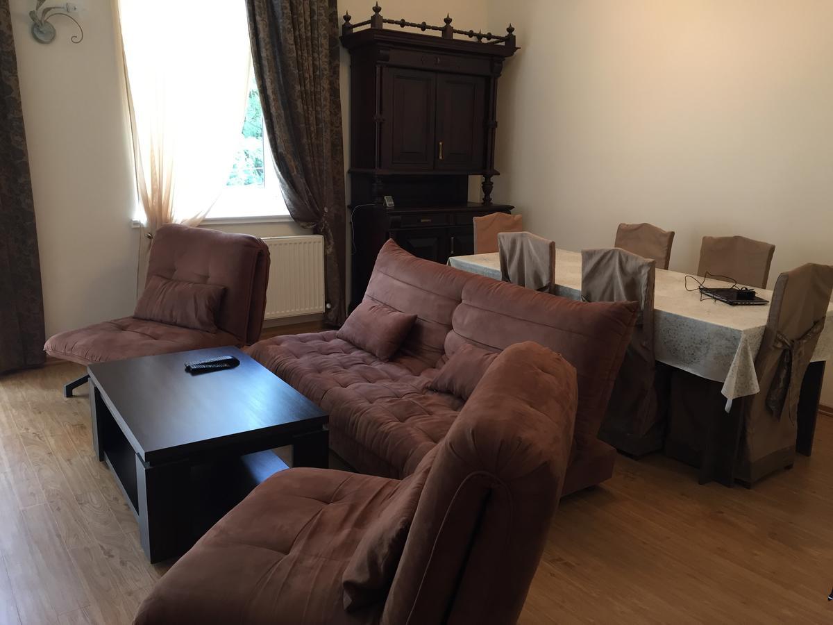 R And B Hotel Borjomi Bagian luar foto