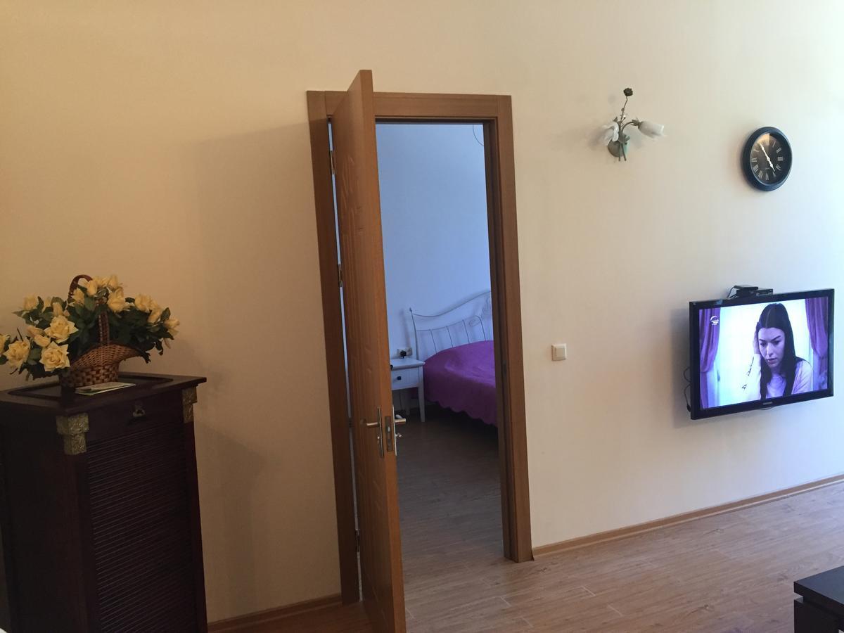 R And B Hotel Borjomi Bagian luar foto