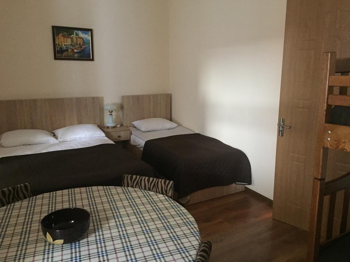 R And B Hotel Borjomi Bagian luar foto