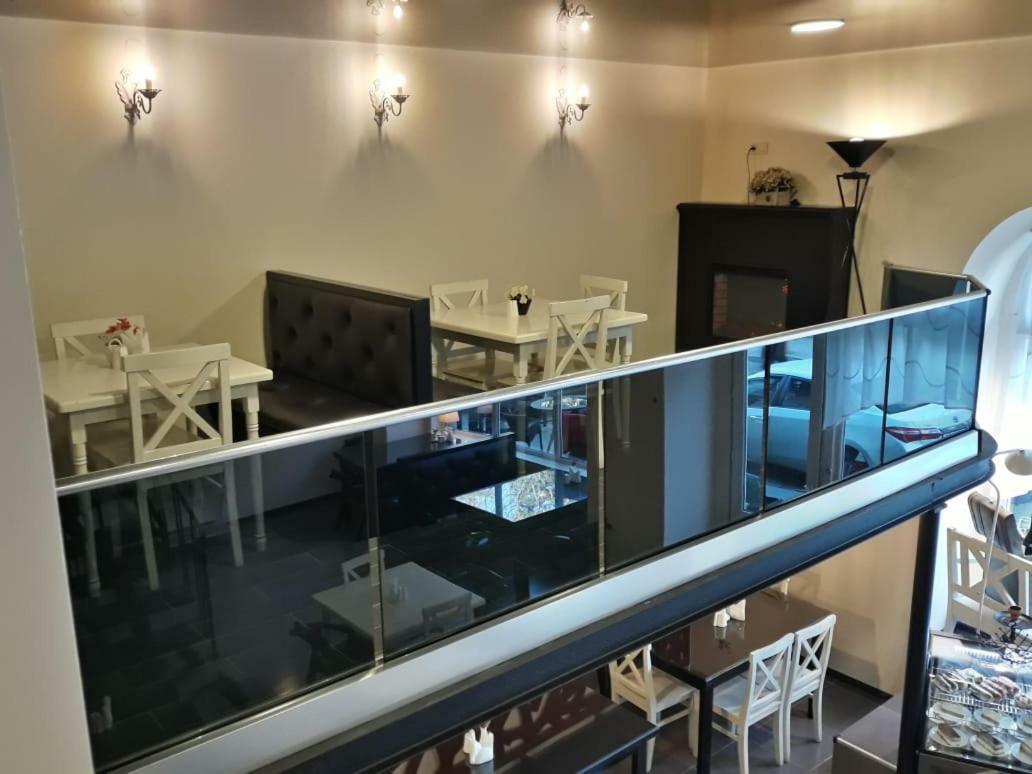 R And B Hotel Borjomi Bagian luar foto